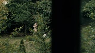 Katharina Nesytowa sexy - Der Feind meines Feindes (2022) Peeping Episode