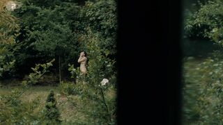 Katharina Nesytowa sexy - Der Feind meines Feindes (2022) Peeping Episode