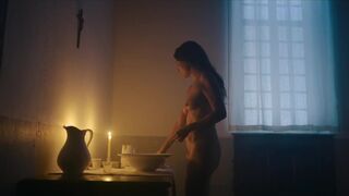 Julie De Bona nude ⭐ Les Combattantes (2022) s01e04