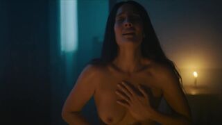 Julie De Bona nude ⭐ Les Combattantes (2022) s01e04