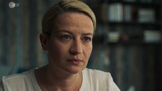 Sexual memories. Bed scene | Nina Wolf nude | Theresa Wolff s01e03 (2023)