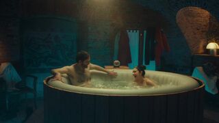 Léonie Dahan-Lamort nude hot bathtube scene ⭐ Tout fout le camp (2022)