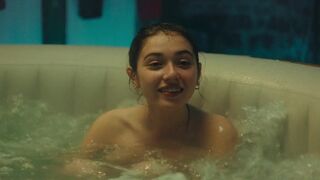 Léonie Dahan-Lamort nude hot bathtube scene ⭐ Tout fout le camp (2022)