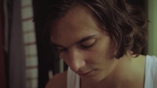 Petra Vartapetján topless - Feketerigó (2015)