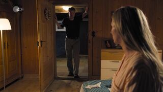 Sex Scene ⭐ Andrea Gerhard, Leonie Wesselow hot ⭐ Der Bergdoktor s15e02 (2022)