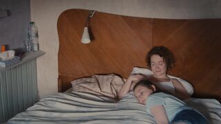 Public Nudity Sauna scene with Elisa Plüss, Henriette Confurius, Judith van der Werff nackte - Ich Ich Ich (2021)