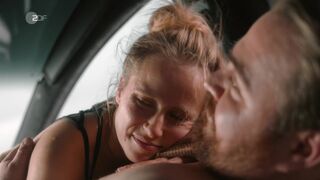 Susanne Bormann, Endlich Witwer hot ⭐ Forever Young (2021) car sex episode