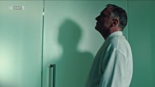 Alma Hasun Topless ⭐ Vorstadtweiber (2022)