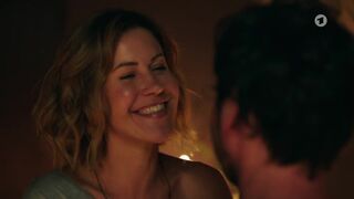 Short SexScene ⭐ Wolke Hegenbarth hot ⭐ Toni, männlich, Hebammes (2023)