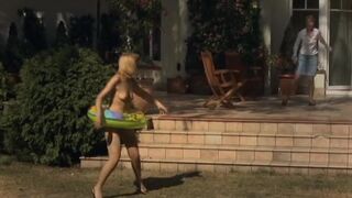 Magdalena Boczarska, Agnieszka Wosinska nude - Futro (2007)