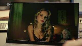 Lieselotte Voss hot ⭐ Solo für Weiss Todesengel (2022)