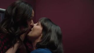 Roser Tapias hot, Paula Malia, Julia Lara hot - L'última nit del karaoke s01 (2021) Sexy TV Show scenes