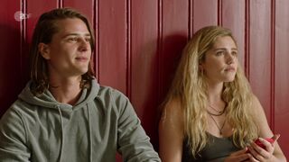 Antonia Marie Wachtler naked, Mitsou Jung topless. Frühling e39 (2022). Nackte Schauspielerinnen