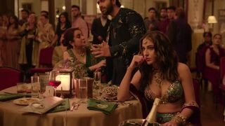 Sara Ali Khan Sex. Murder Mubarak (2024) Sexy scenes