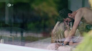 Leonie Wesselow hot, Barbara Prakopenka sexy. Helen Dorn s01e16 (2022 Sexy TV Show Scenes