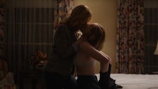 Christina Hendricks hot, Hannah Einbinder, Jean Smart sexy. Hacks s03e06 (2024). Lesby Scene