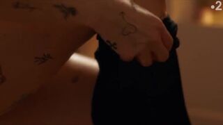 Aurélie Garault naked. Les désancré.e.s (2022) French Bathtube Nudity Sene