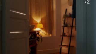 Aurélie Garault naked. Les désancré.e.s (2022) French Bathtube Nudity Sene