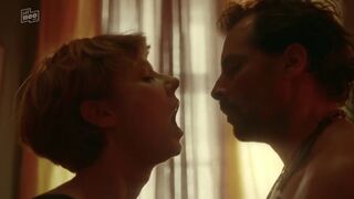 Llewellyn Reichman, Sarah Bauerett sexy | Deadlines s01e08 (2021)