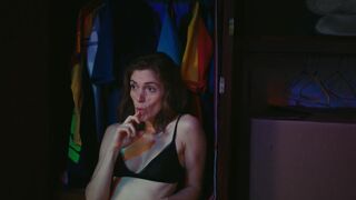 Maud Wyler hot. La fille de son père (2023). Sexy movie scene