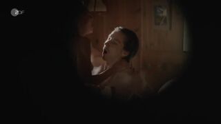 Simone Hanselmann naked - SOKO Kitzbuhel s20e05 (2021) short voyeur scene