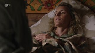 Simone Hanselmann naked - SOKO Kitzbuhel s20e05 (2021) short voyeur scene