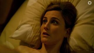 Lia Carvalho sexy - Lost in Fuseta - Ein Krimi aus Portugal s01e02 (2024) hot actress