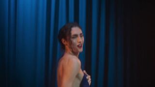 Mina Serrano sexy. Cris Miró s01e01 (2024). Sexy striptease scene