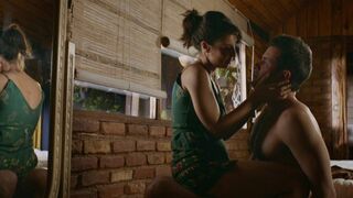 Andreia Horta topless - O Jardim Secreto de Mariana (2021)