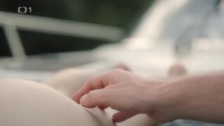 Izabela Vydrová sexy - Stíny v mlze s02e06-08 (2024)