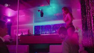 Pauline Angert nude, Susan Lemken - Überväter (2024) Stripmovie scenes