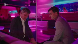 Pauline Angert nude, Susan Lemken - Überväter (2024) Stripmovie scenes