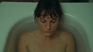 Rachel Perrin naked - Juste Un Instant (2024) adult scene