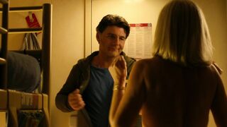 Elisa Servier, Sabine Crossen naked. Bienvenue à bord (2011)