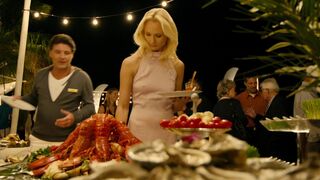 Elisa Servier, Sabine Crossen naked. Bienvenue à bord (2011)