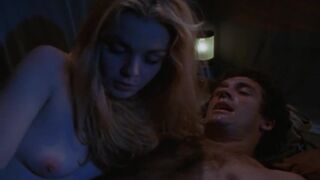 Bee Michelin topless. Rendez-moi ma peau... (1980) Classic French adult video