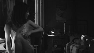 Olivia Ross sexy - Die Theorie von Allem (2023) | Sex movie scene