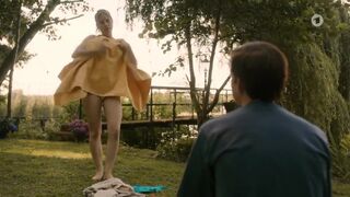 Louise Sophie Arnold hot - Käthe und ich s05e02 (2024) sexy video
