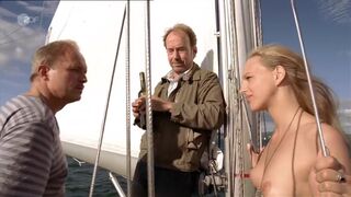 Petra Schmidt-Schaller nackte, Katja Riemann topless - Ein fliehendes Pferd (2007)