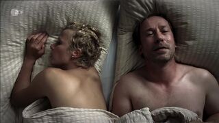 Petra Schmidt-Schaller nackte, Katja Riemann topless - Ein fliehendes Pferd (2007)