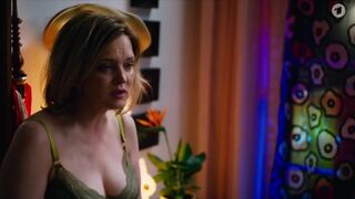 Laura Tonke nackt, Svenja Jung hot, Lara Biewusch naked - Sexuell verfügbar s01 (2024) Nacktszenen