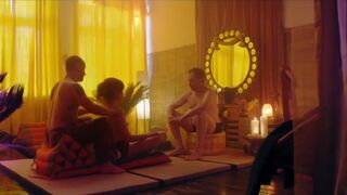 Kathrin Angerer naked, Christina Große ht, Sidney Fahlisch hot- Nackt über Berlin s01e02e05 (2023)