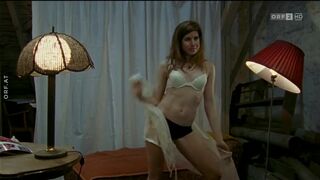 Nora Heschl nude. Oben ohne (2006) Photoshooting naked scene
