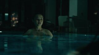 Ji-young Yoo sexy, Bonde Sham hot ⭐ Expats s01e05 (2024)