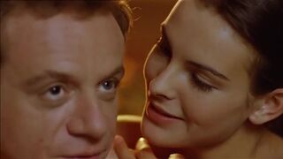 Carole Bouquet, Andrea Ferreol - Il Cappotto di Astrakan (1979) nudity video