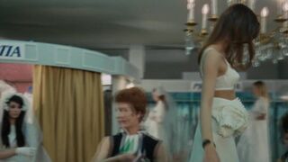 Anicée Alvina nude - Les grands sentiments font les bons gueuletons (1973) Classic adult Scene