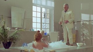 Geraldine Danon naked, Jeanne Moreau nude ⭐ La vieille qui marchait dans la mer (1991)