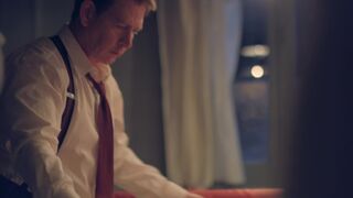 Bedroom Sexy Scene Maisie Williams hot - The New Look s01e01 (2024)