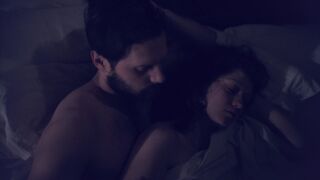 Bedroom Sexy Scene Maisie Williams hot - The New Look s01e01 (2024)