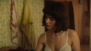 Violetta Zironi sexy - Rose Island (2020)